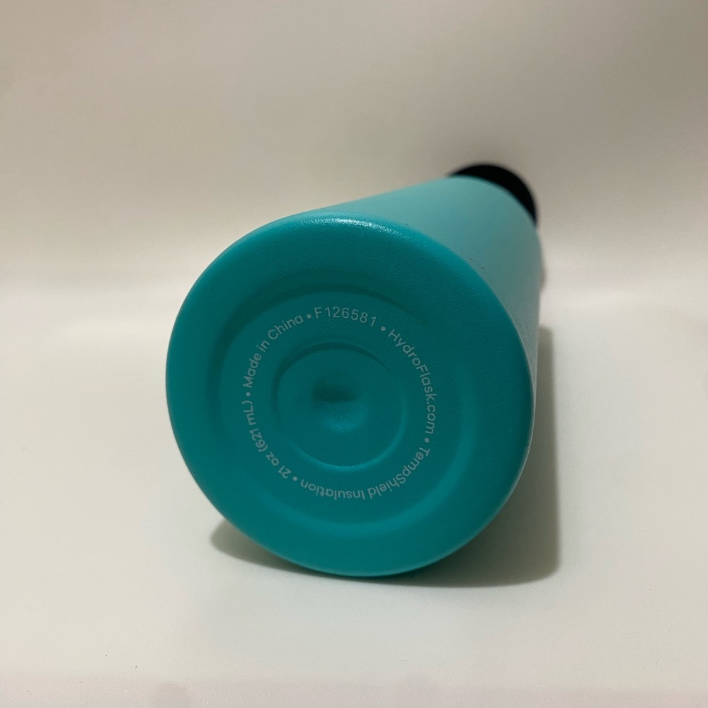 Hydro Flask 21 oz Aqua Bottle With Black Handle - Picture 4 of 5